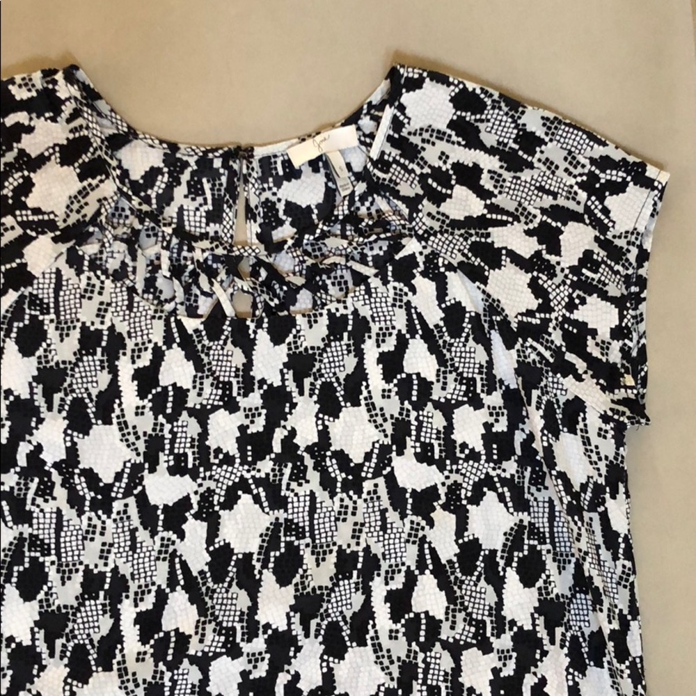 NWOT Joie Latticework Neck Snake Print Silk Top
